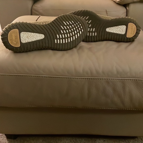 Yeezy Earth - Picture 5 of 16